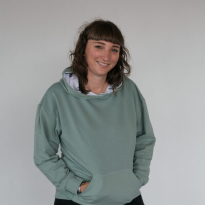 UNDER THE RAINBOW - HOODIE – Bild 2